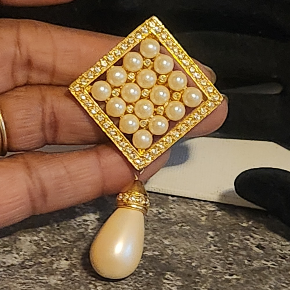 Gold Tone Faux Pearl Rhinestone Square Brooch Teardrop Dangle Joan Rivers VTG